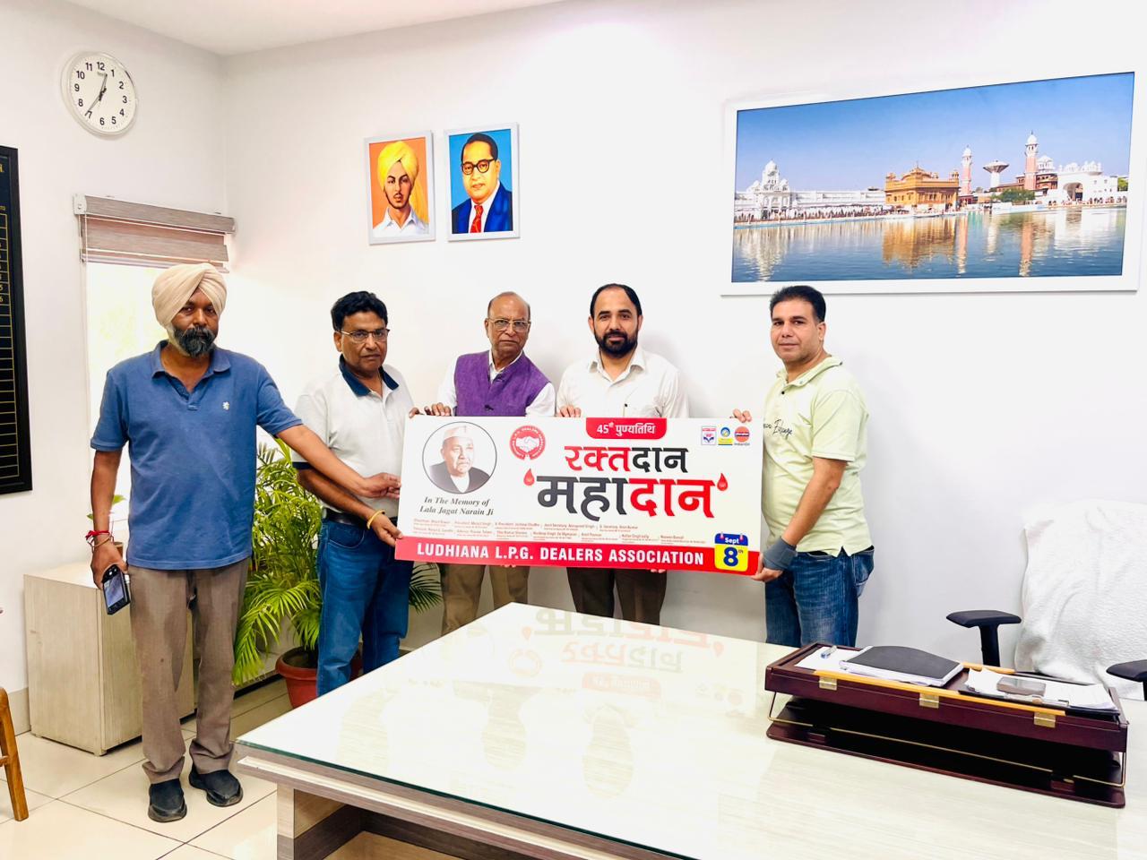 🩸 विशाल रक्तदान शिविर के निमंत्रण पत्र वितरण का सिलसिला जारी 🩸  8 सितंबर को ओलंपिक भवन में आयोजित होने वाले विशाल रक्तदान शिविर के लिए तैयारियां जोरों पर।